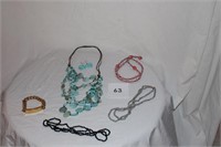 COSTUME JEWELRY BOX LOT