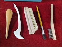 Brushes & Other Utensils
