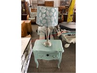 Stanley End Table W/ Decorative Table Lamp