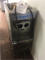 TAYLOR ICECREAM MACHINE LIKE NEW WITH PAPERS