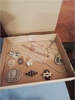 Flat of nice estate jewelry