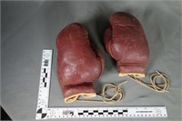 Belknap D-24T boxing gloves