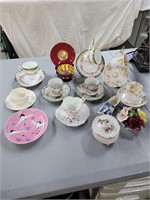 Lot of tea cups saucers