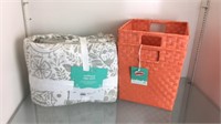 New 2 totes and quilt