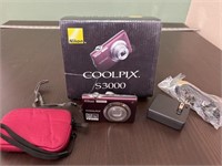 Nikon coolpix S3000 digital camera