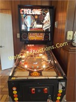 Pinball Machine Williams Cyclone 
With Key WORKS