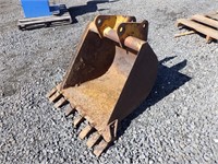 32" Loader Bucket W/ Teeth