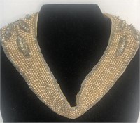 Early style necklace