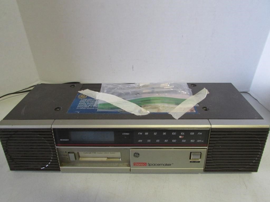 Vintage GE Stereo Spacemaker Cassette FM/AM Clock