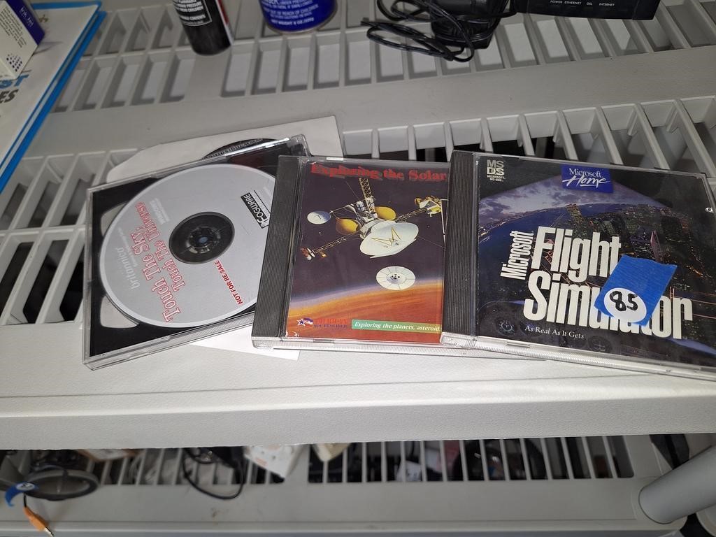 FLIGHT SIMULATOR & GAMES ON CD