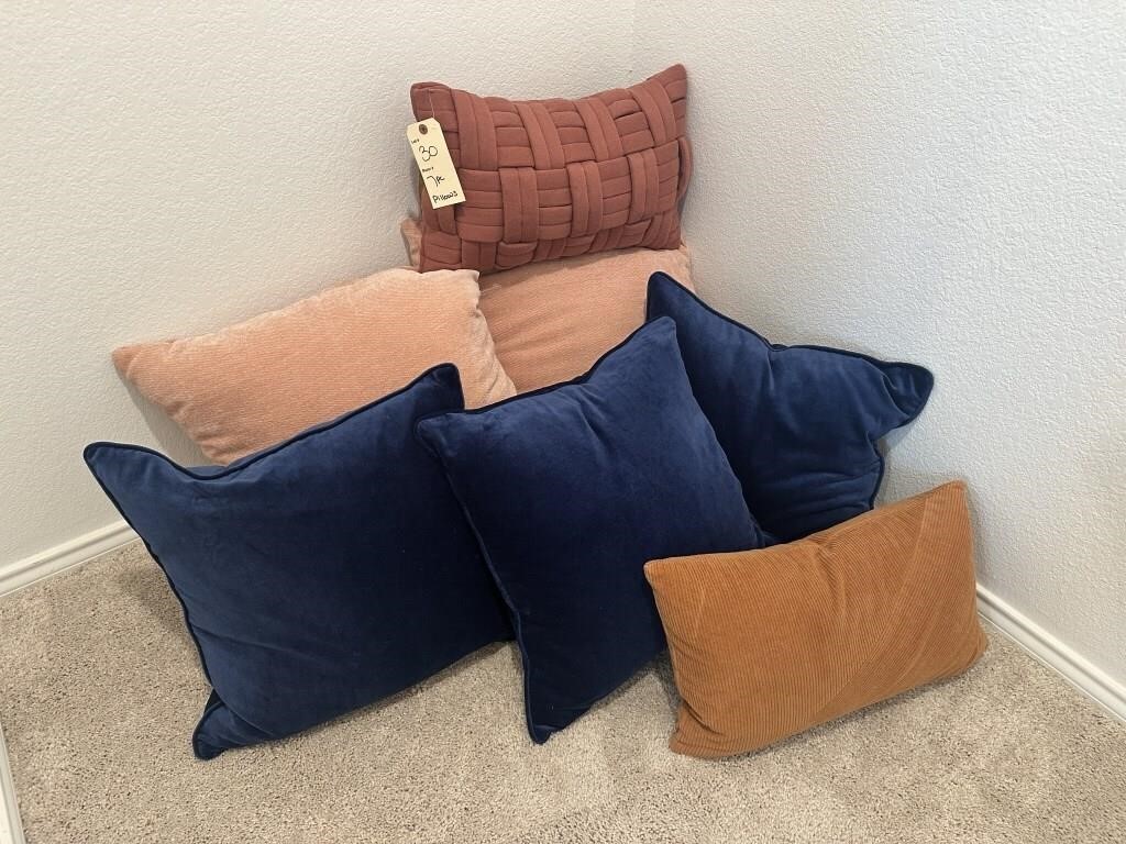 7PC ASSORTED ACCENT PILLOWS