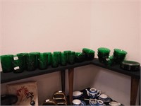 32 pieces of Forest Green sandwich glass: