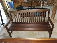 Wood bench. 59x35x23.