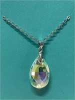 PRETTY CRYSTAL NECKLACE
