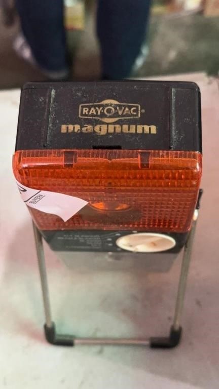 RAY-O-VAC Magnum portable light