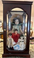J - LOT OF COLLECTIBLE DOLLS W/ CASE (L70)