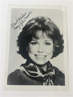 Autographed Mary Tyler Moore 5x7 Photo