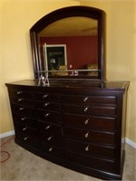 Broyhill Dresser w/ Mirror, 12 drawer