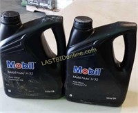 2 jugs Mobile Nuto H 32 Hydraulic Oil