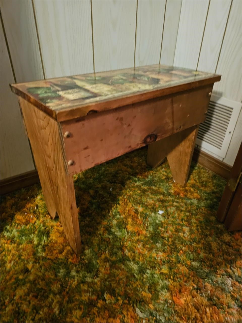 Wine decrotive bench