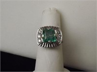 18kt Emerald & diamond ring