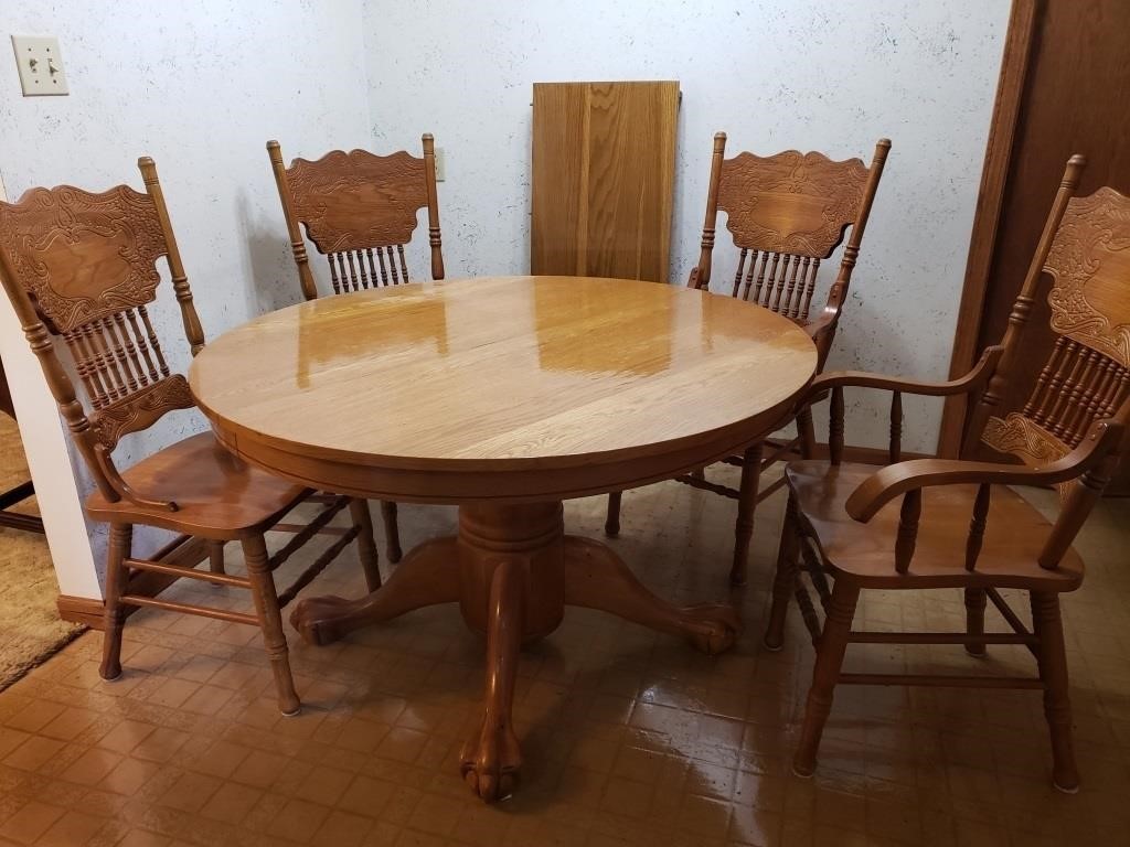 Clawfoot Oak Table & (4) Chairs