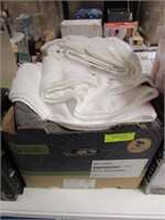 BOX OF BATH TOWELS APPROX 10