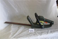BLACK & DECKER ELECTRIC HEDGE TRIMMER (AS FOUND)