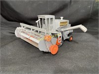 Gleaner Allis-Chalmers combine, Ertl Co, with