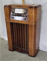 Floor model radio