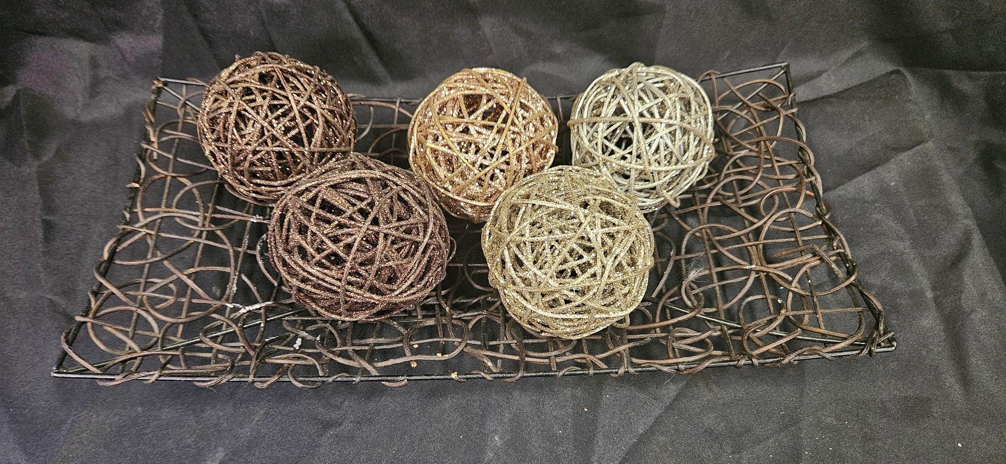 centerpiece bowl with 5 decorative balls