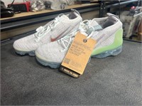 Nike vapor max sneakers size 6.5y, DB1550-008