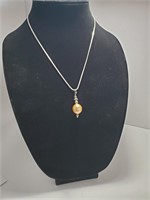 Pearlized pendant on 18" chain