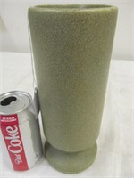 B55 Green ceramic vase, round w. base