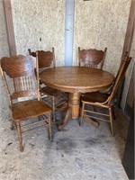 OAK ROUND DINING TABLE,18"  LEAF AND 4 PRESS BACK