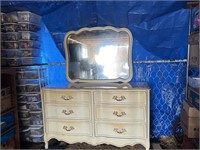 BLONDE DRESSER W/ MIRROR, 6 DRAWERS