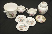 Group English decorative ceramic pieces