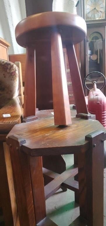 2 wooden stands, 1 wooden stool