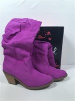 New Qupid Size 6 Suede Magenta Boots