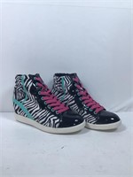 New Qupid Size 5.5 Zebra Sneakers with Heel