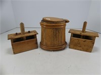 TRAY: 2 WOODEN BUTTER PRESSES & BUTTER TUB