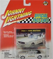 2001 Johnny Lightning 1964 1/2 Ford Mustang