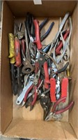 Tray lot of pliers and cutters