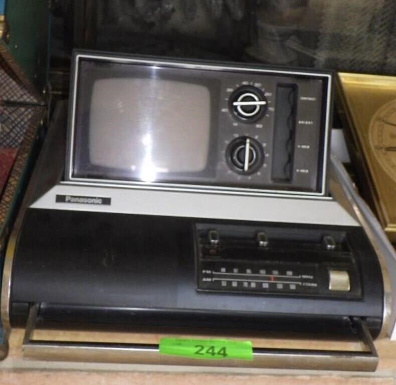 VINTAGE PANASONIC PORTABLE AM / FM TV- NO CORD>>>