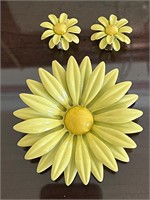 Vintage flower power brooch and earrings