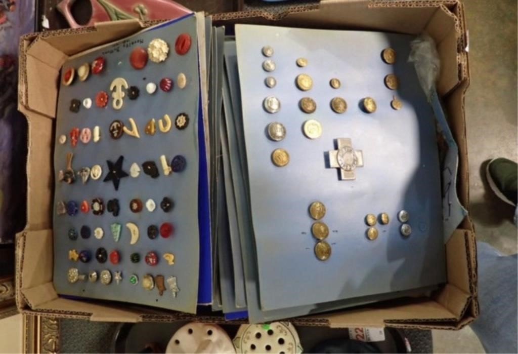LARGE COLLECTION OF BUTTONS AND PINS