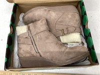 Ladies Boots - Size 7 1/2