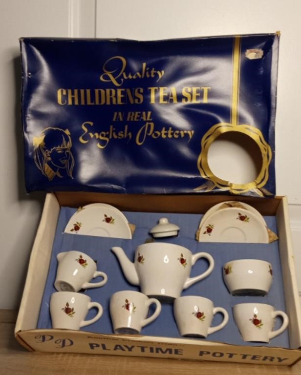 Quality Childrens English Pottery Tea Set
