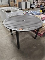 round patio table (damaged)