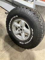 33x10.5 Tire on Aluminum Rim